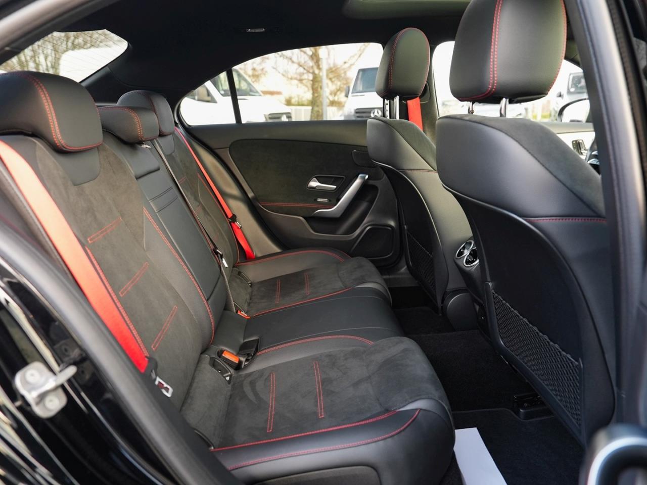 Mercedes-Benz A 35 AMG 4M Limousine Night Panorama Distronic