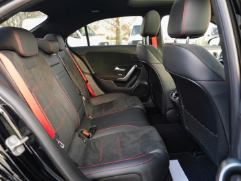 Mercedes-Benz A 35 AMG 4M Limousine Night Panorama Distronic