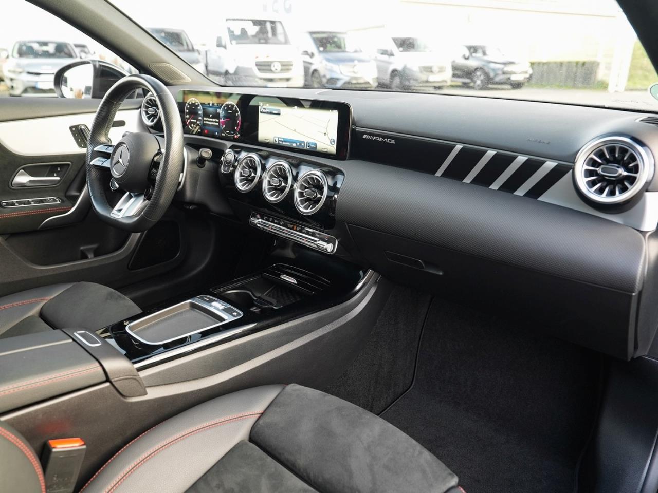 Mercedes-Benz A 35 AMG 4M Limousine Night Panorama Distronic