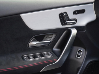 Mercedes-Benz A 35 AMG 4M Limousine Night Panorama Distronic