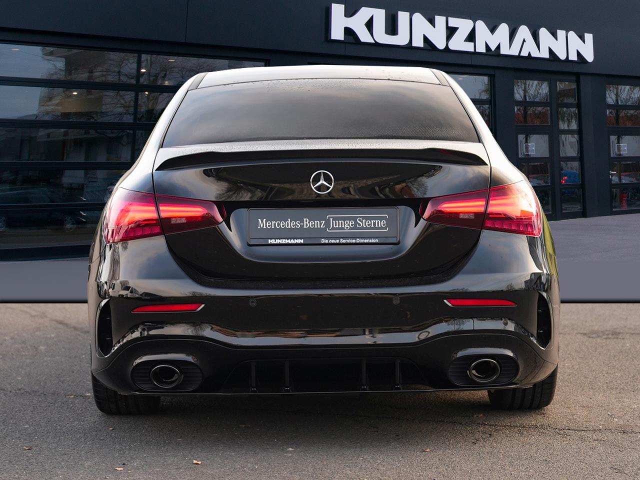 Mercedes-Benz A 35 AMG 4M Limousine Night Panorama Distronic