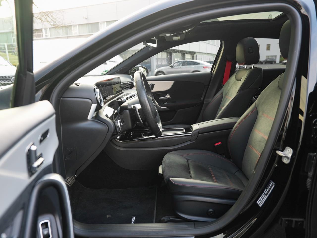 Mercedes-Benz A 35 AMG 4M Limousine Night Panorama Distronic