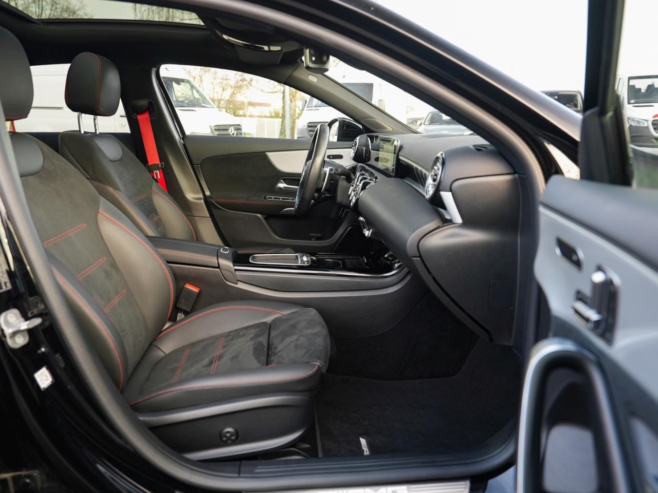 Mercedes-Benz A 35 AMG 4M Limousine Night Panorama Distronic