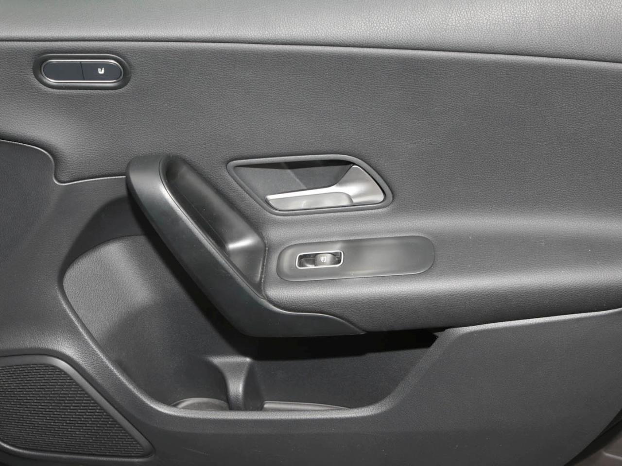 Mercedes-Benz A 180 d  MBUX Navi+ SpurH AHK ParkAss Business