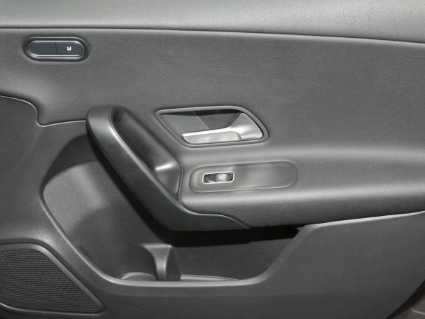 Mercedes-Benz A 180 d MBUX Navi+ SpurH AHK ParkAss Business Mercedes-Benz A 180 d MBUX Navi+ SpurH AHK ParkAss Business