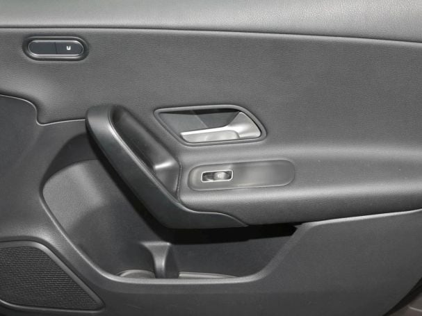 Mercedes-Benz A 180 d  MBUX Navi+ SpurH AHK ParkAss Business