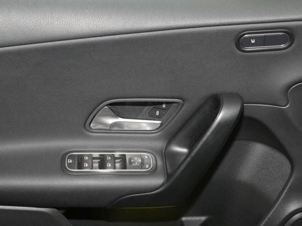 Mercedes-Benz A 180 d MBUX Navi+ SpurH AHK ParkAss Business Mercedes-Benz A 180 d MBUX Navi+ SpurH AHK ParkAss Business