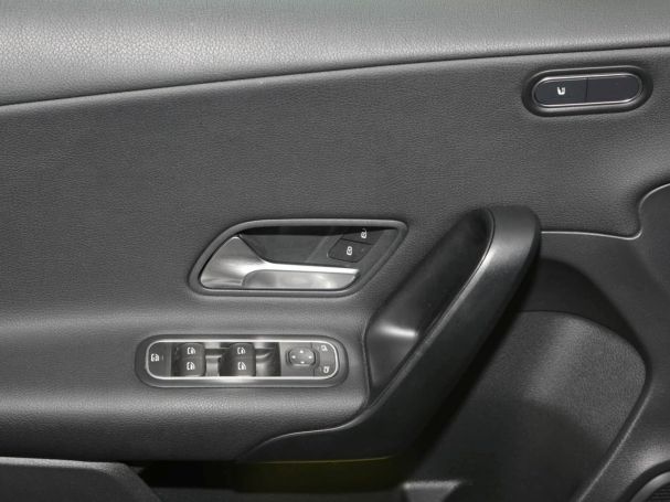 Mercedes-Benz A 180 d MBUX Navi+ SpurH AHK ParkAss Business Mercedes-Benz A 180 d MBUX Navi+ SpurH AHK ParkAss Business