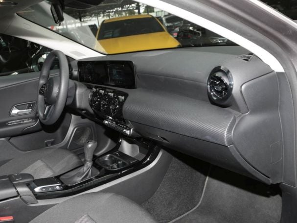 Mercedes-Benz A 180 d  MBUX Navi+ SpurH AHK ParkAss Business