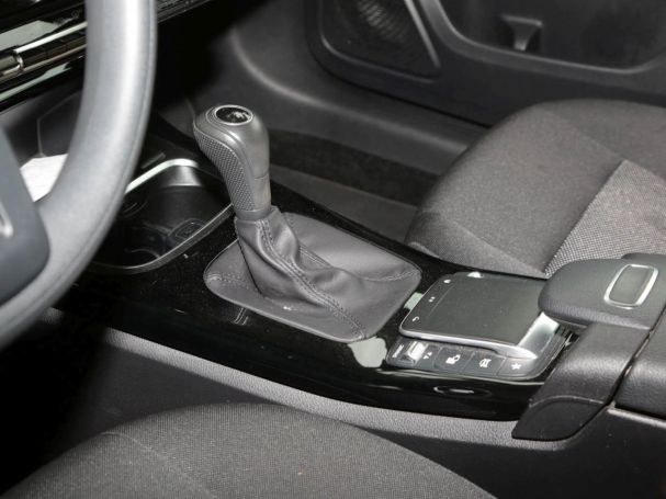 Mercedes-Benz A 180 d MBUX Navi Spurhalte-Assist CarPlay Mercedes-Benz A 180 d MBUX Navi Spurhalte-Assist CarPlay