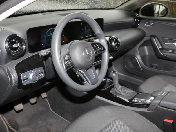 Mercedes-Benz A 180 d MBUX Navi Spurhalte-Assist CarPlay Mercedes-Benz A 180 d MBUX Navi Spurhalte-Assist CarPlay