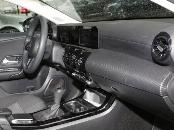 Mercedes-Benz A 180 d MBUX Navi Spurhalte-Assist CarPlay Mercedes-Benz A 180 d MBUX Navi Spurhalte-Assist CarPlay
