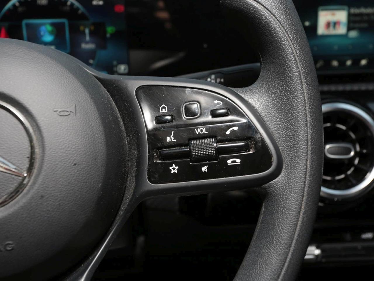 Mercedes-Benz A 180 d  Style Navi AHK Kamera Park-Paket Mercedes-Benz A 180 d  Style Navi AHK Kamera Park-Paket