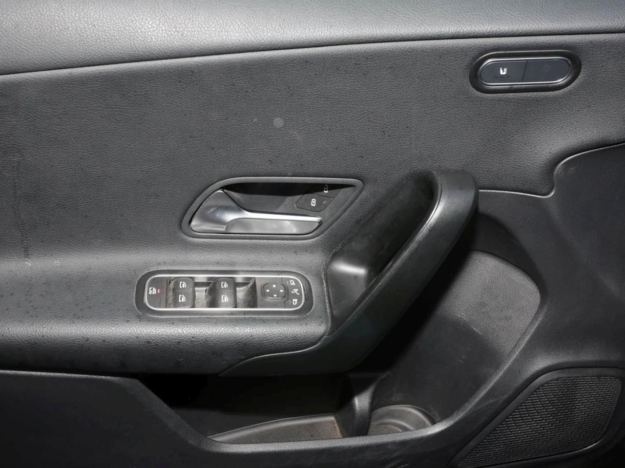 Mercedes-Benz A 180 d  Style Navi AHK Kamera Park-Paket Mercedes-Benz A 180 d  Style Navi AHK Kamera Park-Paket