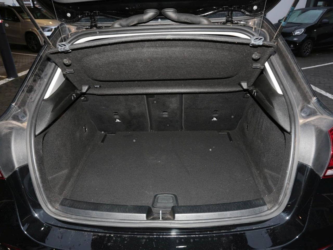 Mercedes-Benz A 180 d  Style Navi AHK Kamera Park-Paket Mercedes-Benz A 180 d  Style Navi AHK Kamera Park-Paket