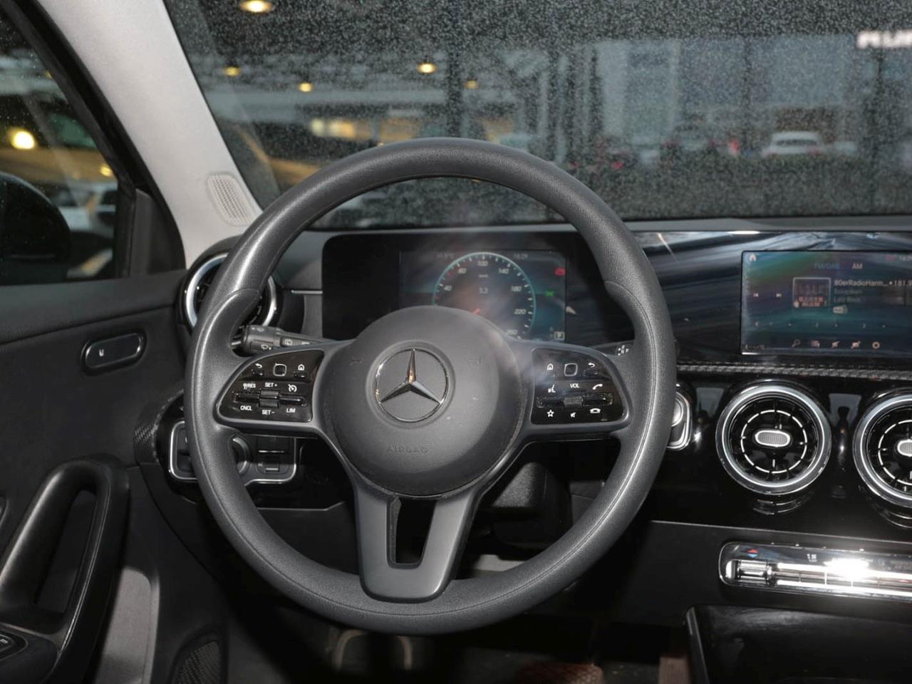 Mercedes-Benz A 180 d  Style Navi AHK Kamera Park-Paket Mercedes-Benz A 180 d  Style Navi AHK Kamera Park-Paket