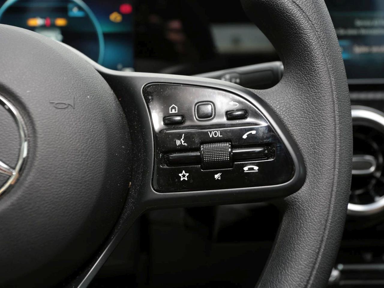 Mercedes-Benz A 180 d  Style MBUX Navi Kamera Sitzkomfort-P