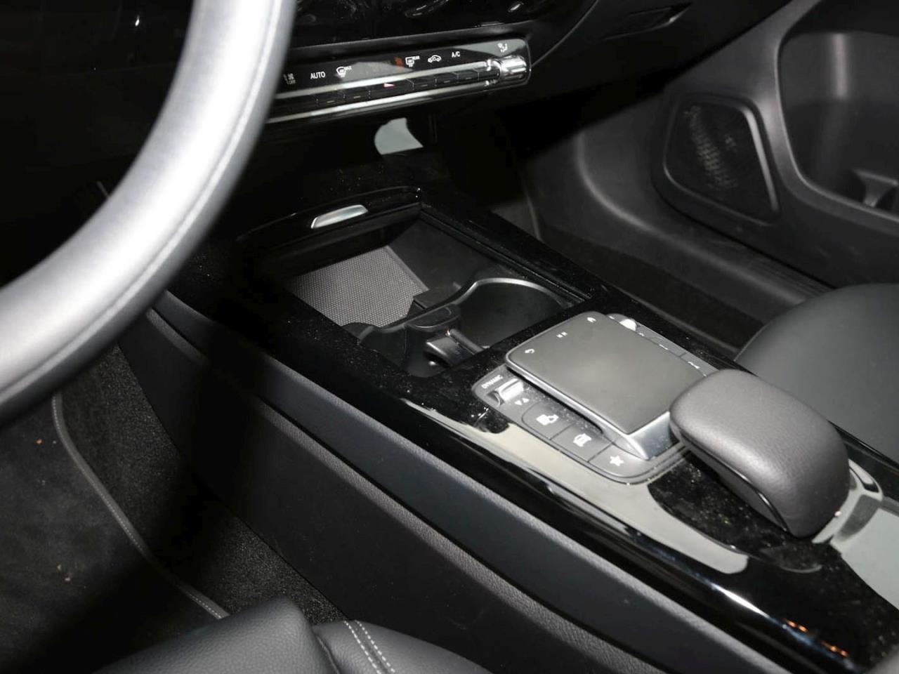 Mercedes-Benz A 180 d  Style MBUX Navi Kamera Sitzkomfort-P