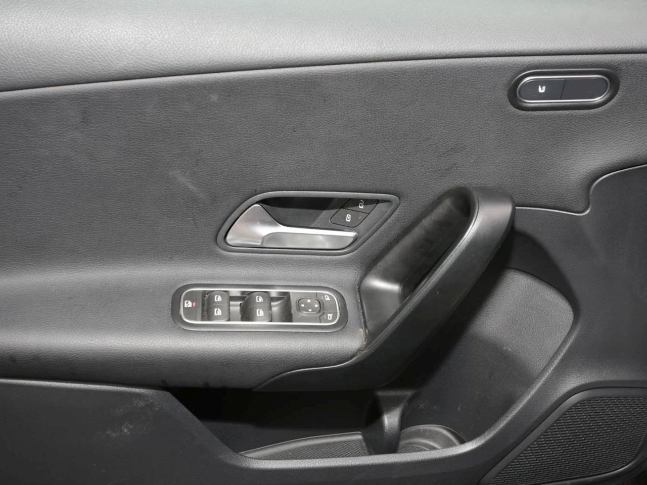 Mercedes-Benz A 180 d  Style MBUX Navi Kamera Sitzkomfort-P