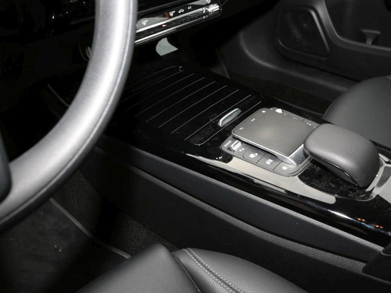 Mercedes-Benz A 180 d  Style MBUX Navi Kamera Sitzkomfort-P