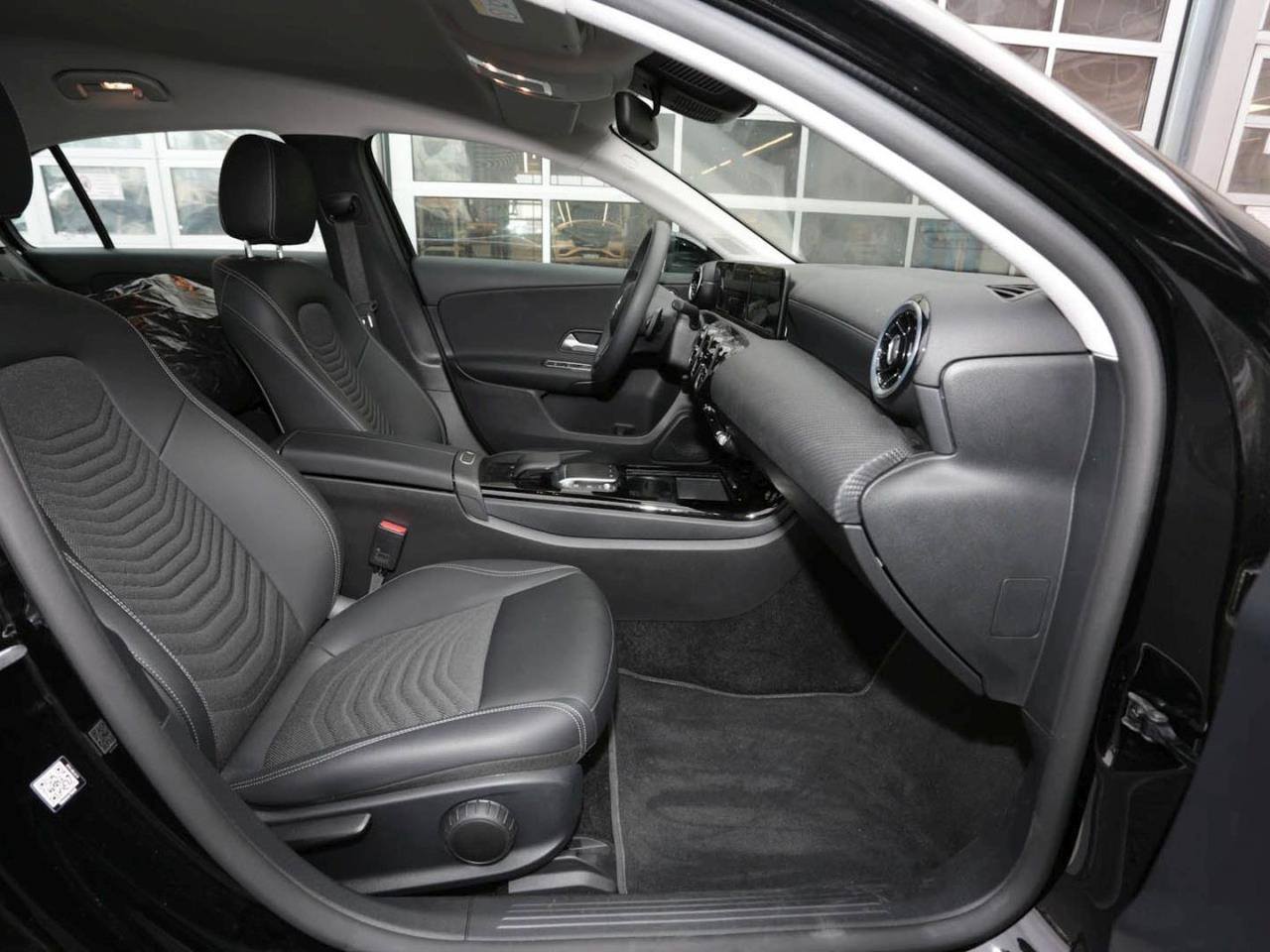 Mercedes-Benz A 180 d  Style MBUX Navi Kamera Sitzkomfort-P