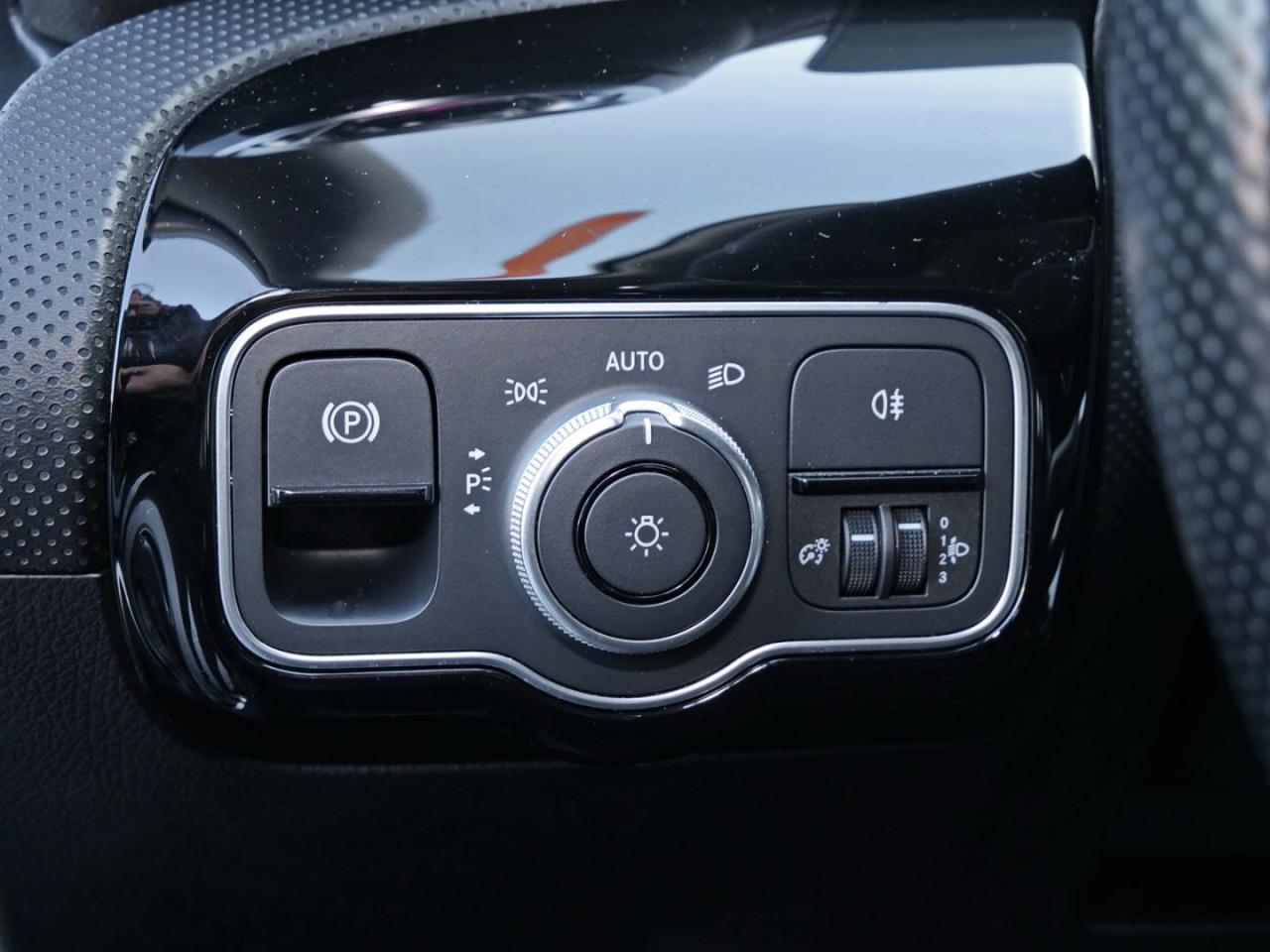 Mercedes-Benz A 180  AMG MBUX Navi Smartphone-Integration