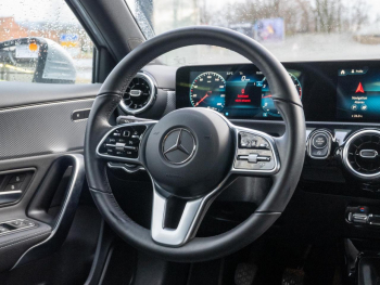 Mercedes-Benz A 180  Progressive MBUX Navi AHK Klima ParkA  