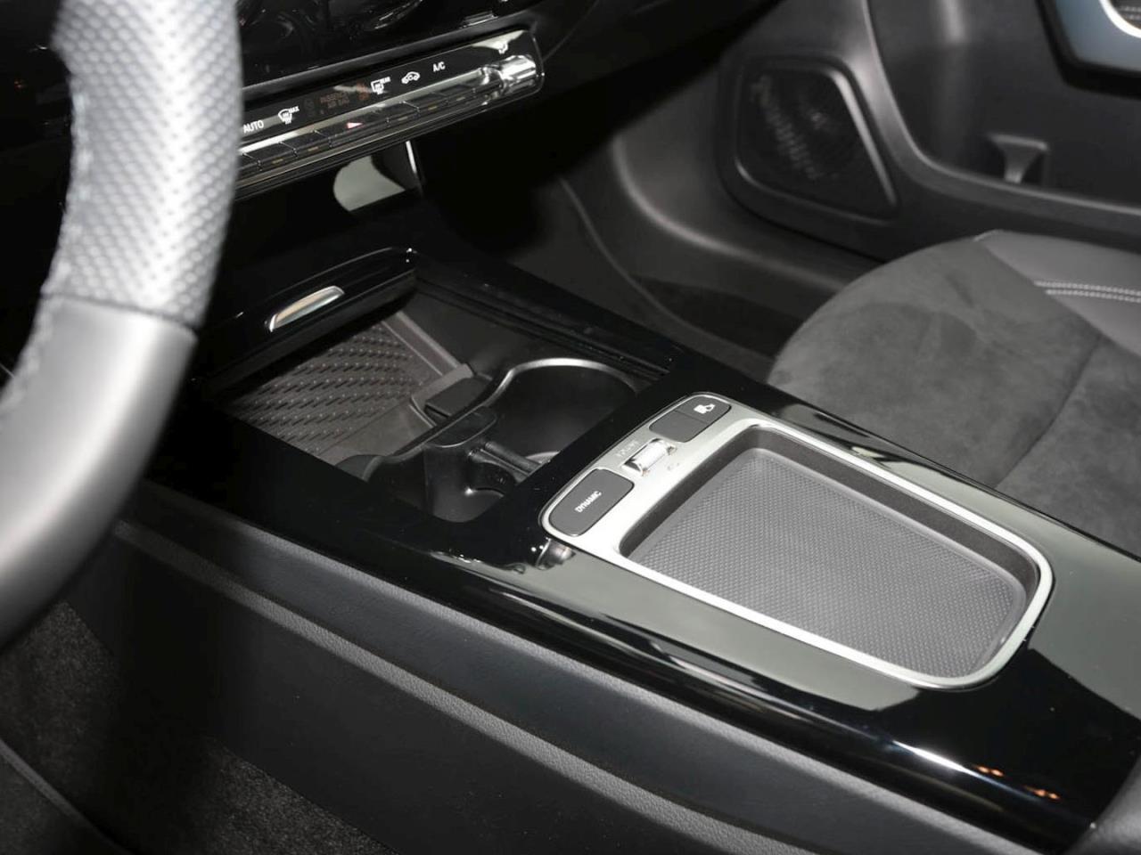 Mercedes-Benz A 200 d Kompaktlimousine AMG Night AHK SHZ Kamera