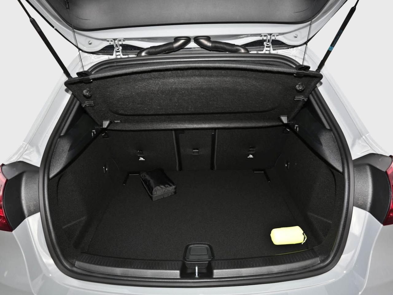 Mercedes-Benz A 200 d Kompaktlimousine AMG Night AHK SHZ Kamera