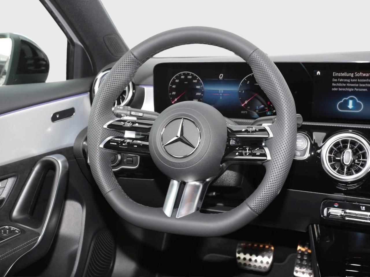 Mercedes-Benz A 200 d Kompaktlimousine AMG Night AHK SHZ Kamera