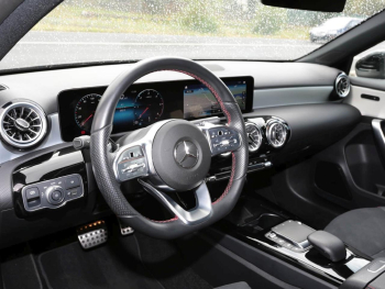 Mercedes-Benz A 200 d  AMG MBUXNavi+ Panorama Kamera SpiegelP