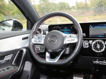 Mercedes-Benz A 200 d  AMG MBUXNavi+ Panorama Kamera SpiegelP