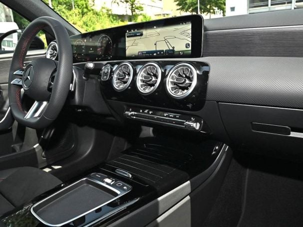 Mercedes-Benz A 200 Kompaktlimousine AMG Night Navi AHK Kamera Mercedes-Benz A 200 Kompaktlimousine AMG Night Navi AHK Kamera