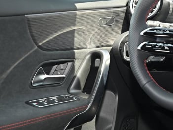 Mercedes-Benz A 200 Kompaktlimousine AMG Night Navi AHK Kamera