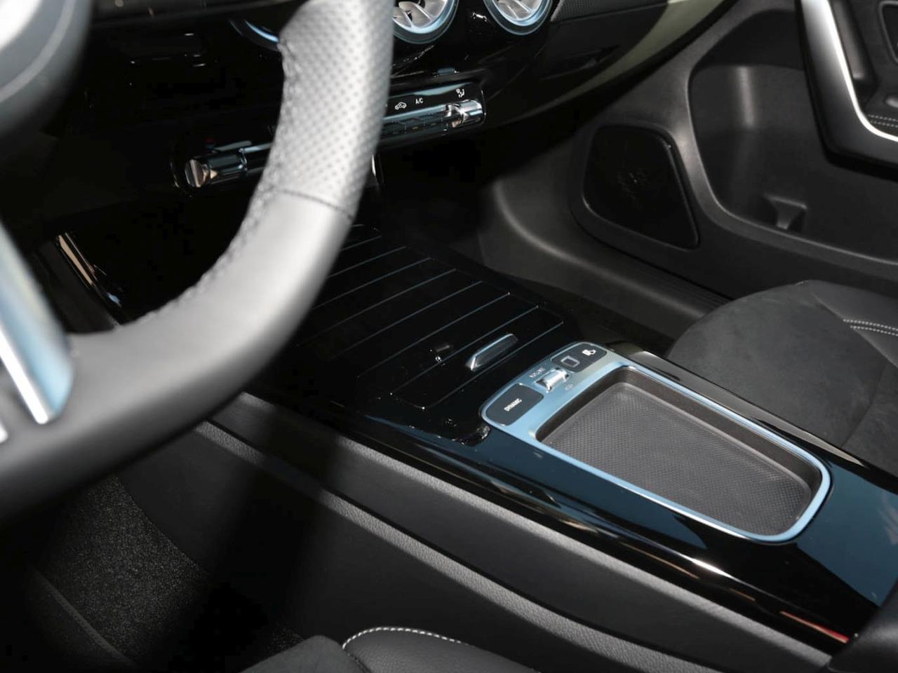 Mercedes-Benz A 200 Kompaktlimousine AMG Night Navi AHK Kamera