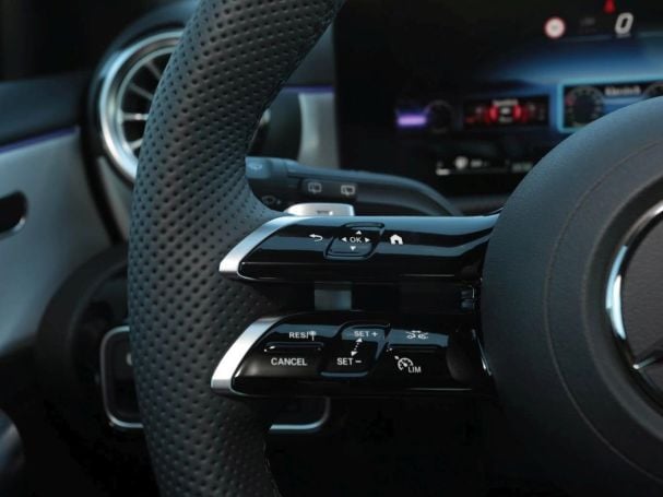 Mercedes-Benz A 200 Kompaktlimousine AMG Night Navi AHK Kamera