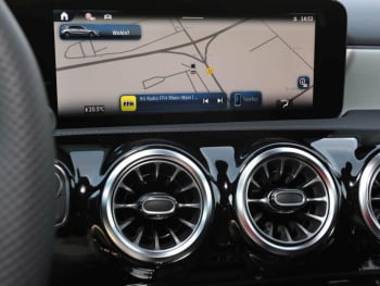 Mercedes-Benz A 200 Kompaktlimousine AMG Night AHK Kamera