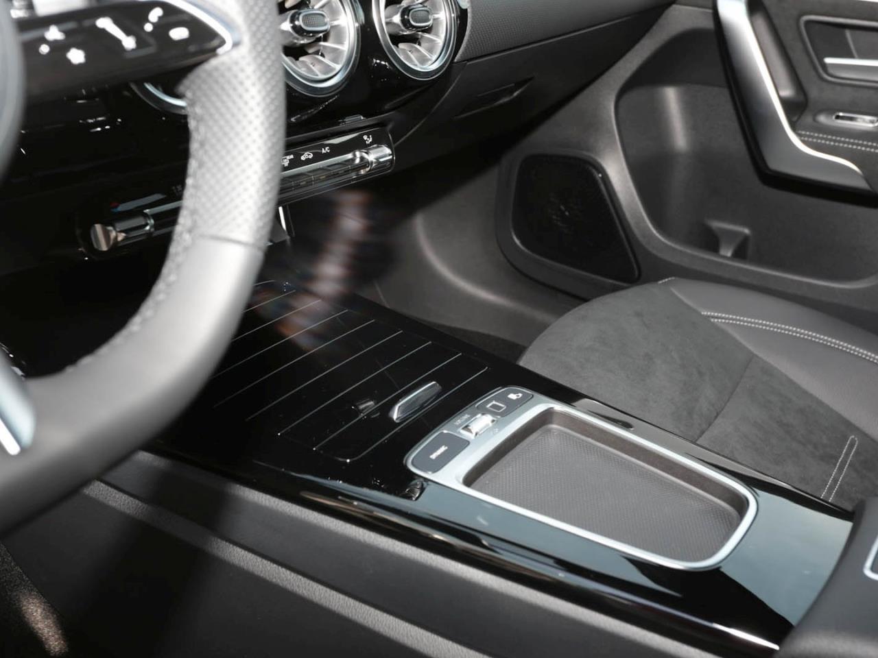 Mercedes-Benz A 200 Kompaktlimousine AMG Night AHK Kamera