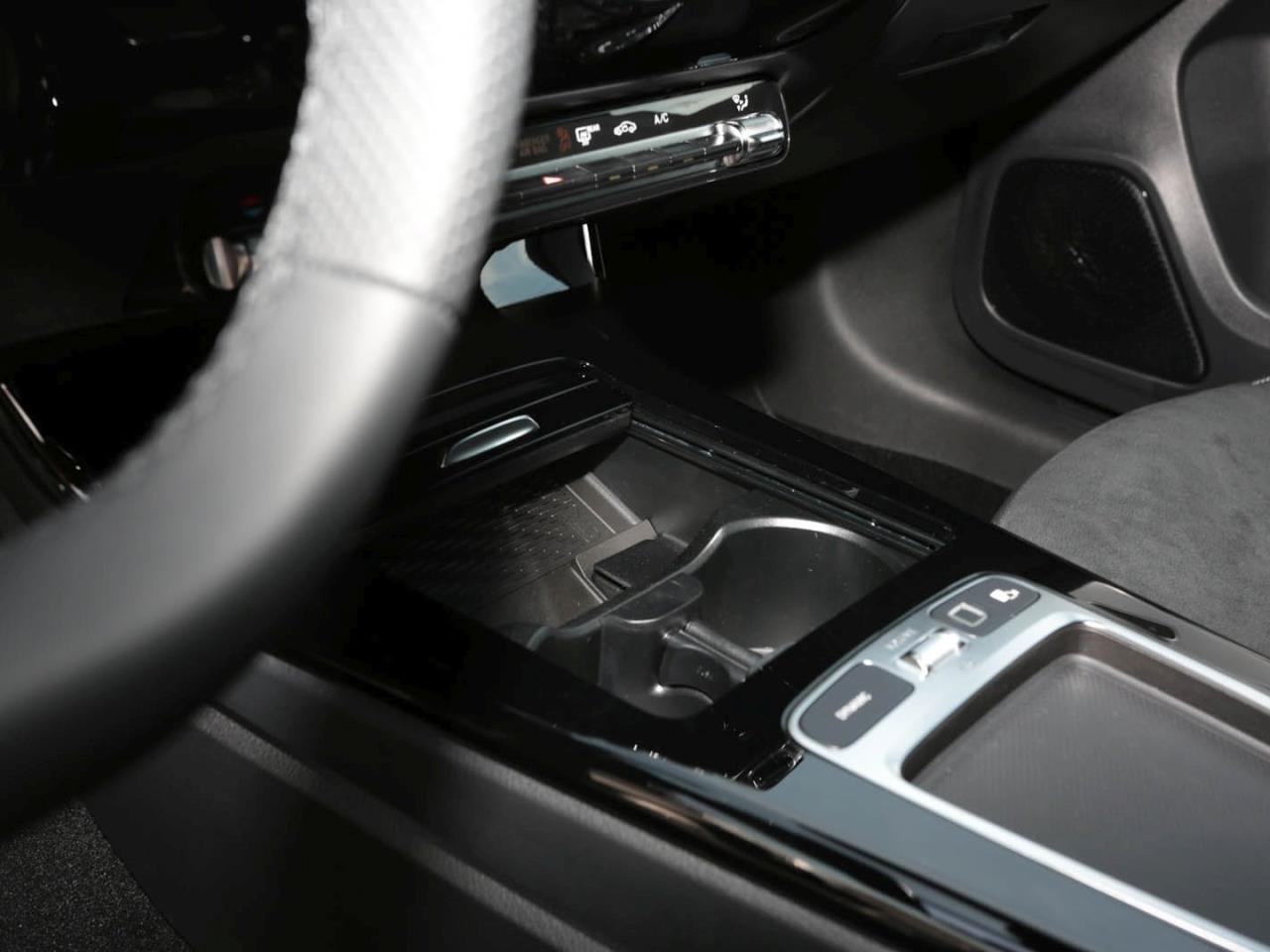 Mercedes-Benz A 200 Kompaktlimousine AMG Night AHK Kamera