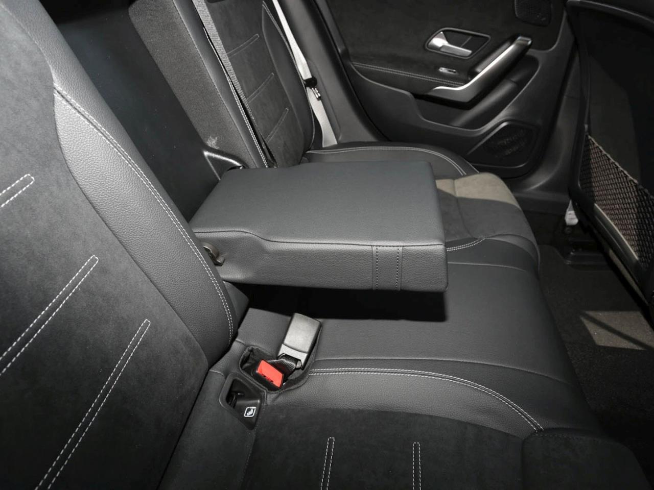 Mercedes-Benz A 200 Kompaktlimousine AMG Night AHK Kamera