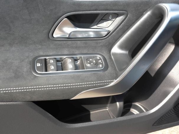 Mercedes-Benz A 200 Kompaktlimousine AMG Night AHK Kamera