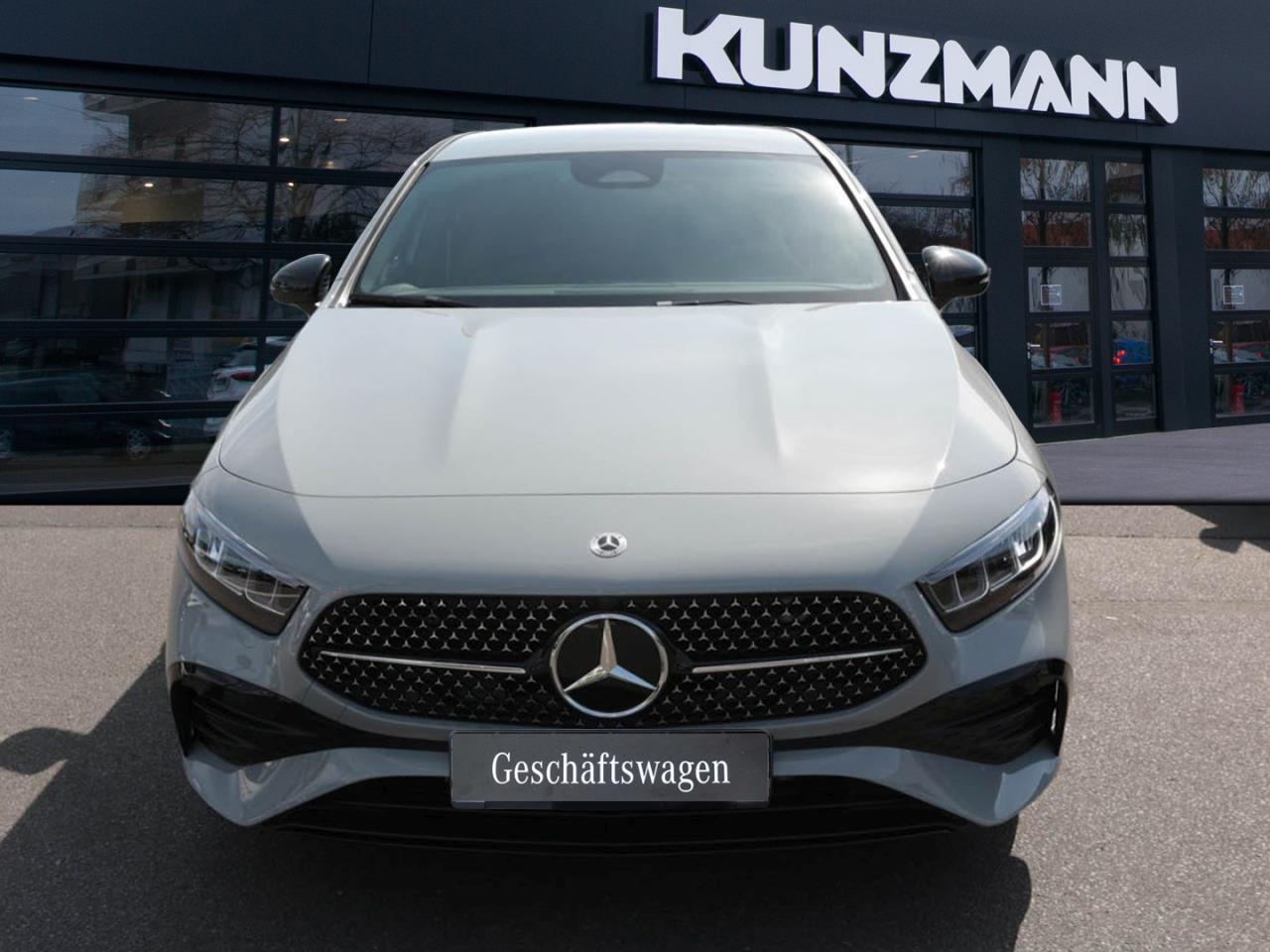 Mercedes-Benz A 200 Kompaktlimousine AMG Night AHK Kamera