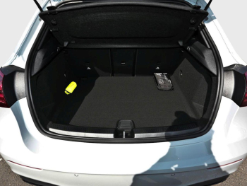 Mercedes-Benz A 200 Kompaktlimousine AMG Night AHK Kamera