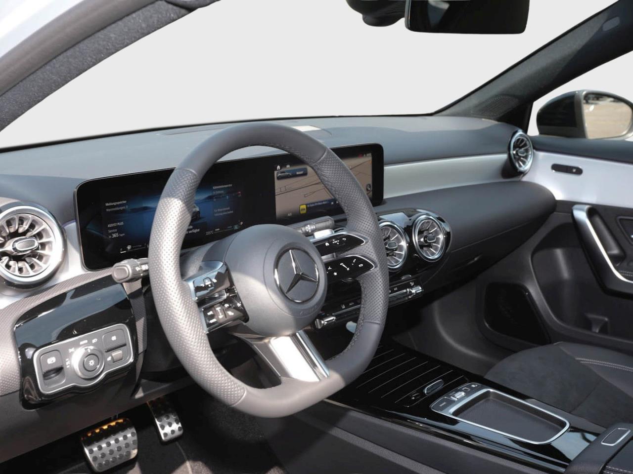 Mercedes-Benz A 200 Kompaktlimousine AMG Night AHK Kamera