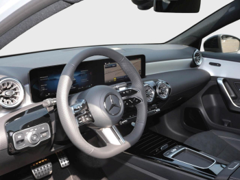 Mercedes-Benz A 200 Kompaktlimousine AMG Night AHK Kamera