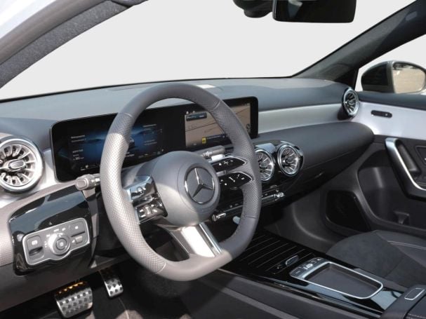 Mercedes-Benz A 200 Kompaktlimousine AMG Night AHK Kamera