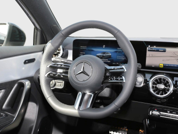 Mercedes-Benz A 200 Kompaktlimousine AMG Night AHK Kamera