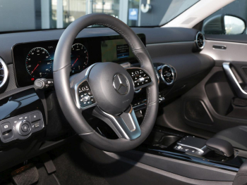 Mercedes-Benz A 200 Progressive MBUX Navi LED AHK Spiegel-P