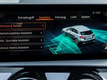 Mercedes-Benz A 220 4M AMG Distronic Panorama Standheizung