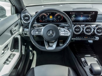 Mercedes-Benz A 220 4M AMG Distronic Panorama Standheizung